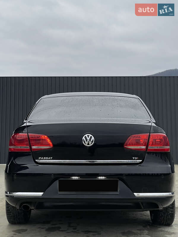 Седан Volkswagen Passat 2011 в Ужгороді