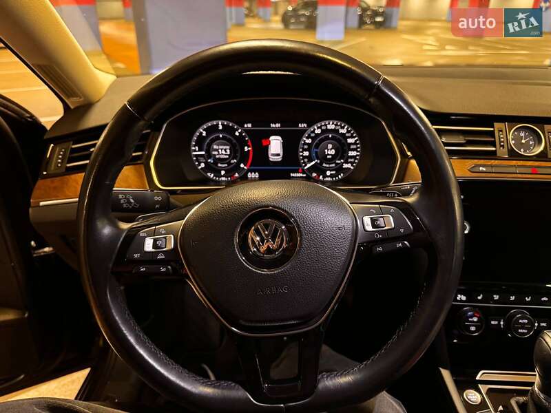 Универсал Volkswagen Passat 2018 в Киеве