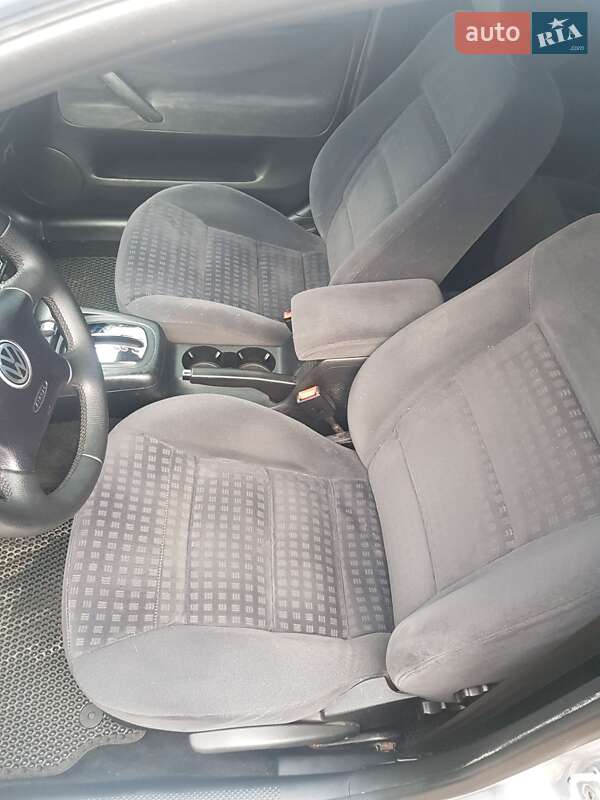 Седан Volkswagen Passat 2001 в Мене