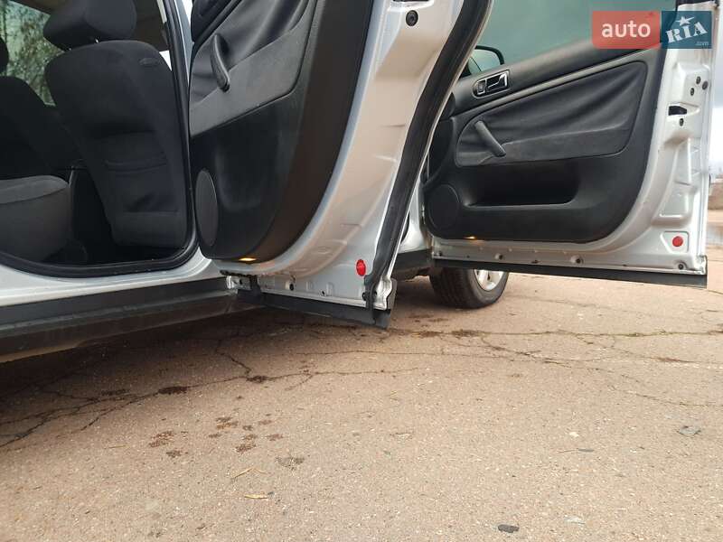 Седан Volkswagen Passat 2001 в Мене