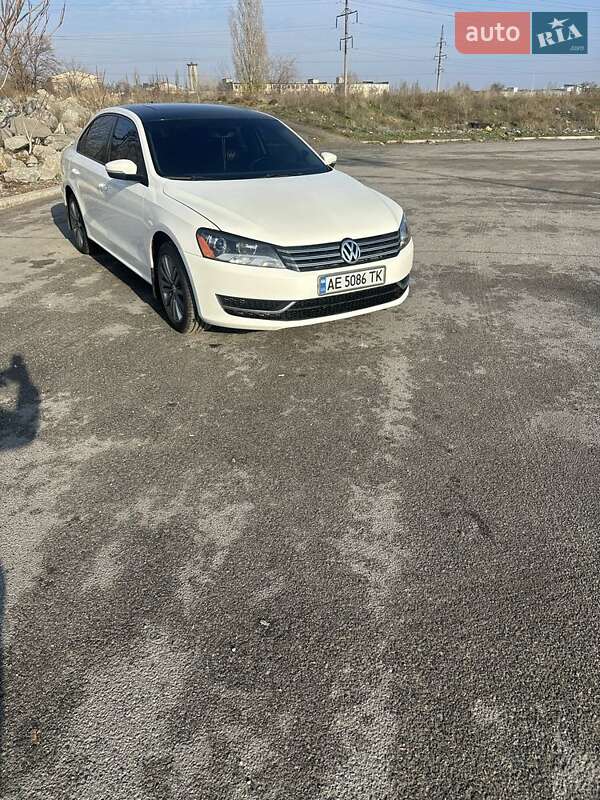 Седан Volkswagen Passat 2013 в Днепре