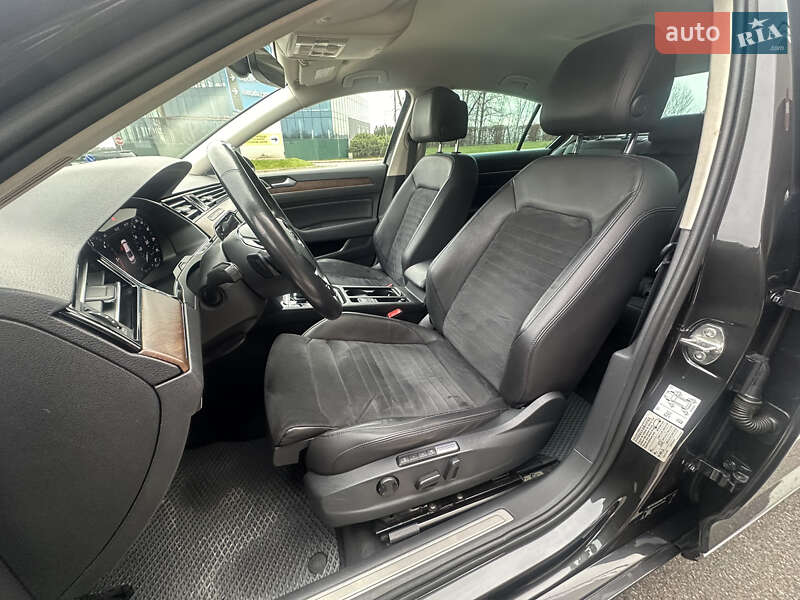 Седан Volkswagen Passat 2018 в Киеве