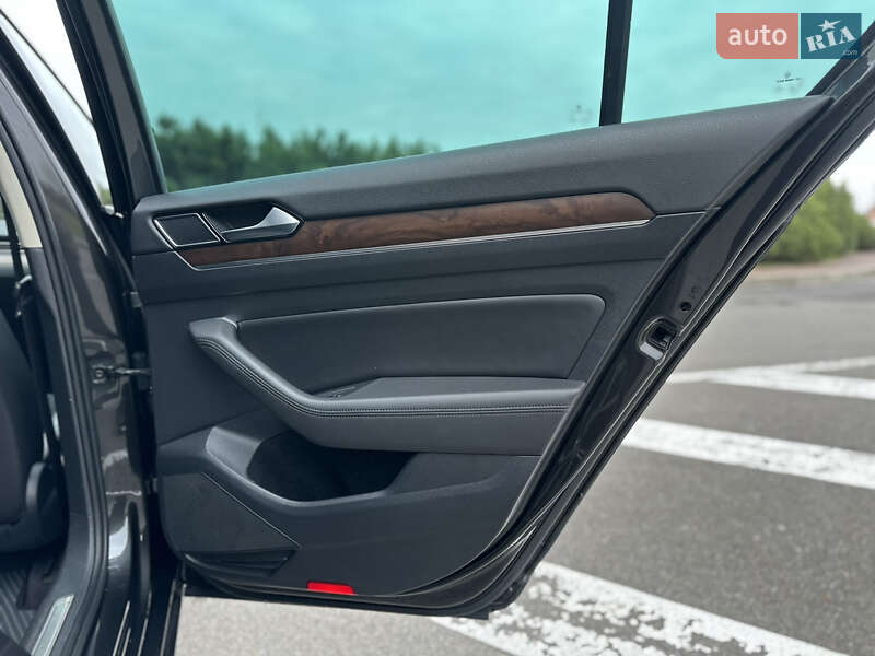 Седан Volkswagen Passat 2018 в Киеве