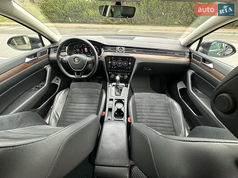 Седан Volkswagen Passat 2018 в Киеве