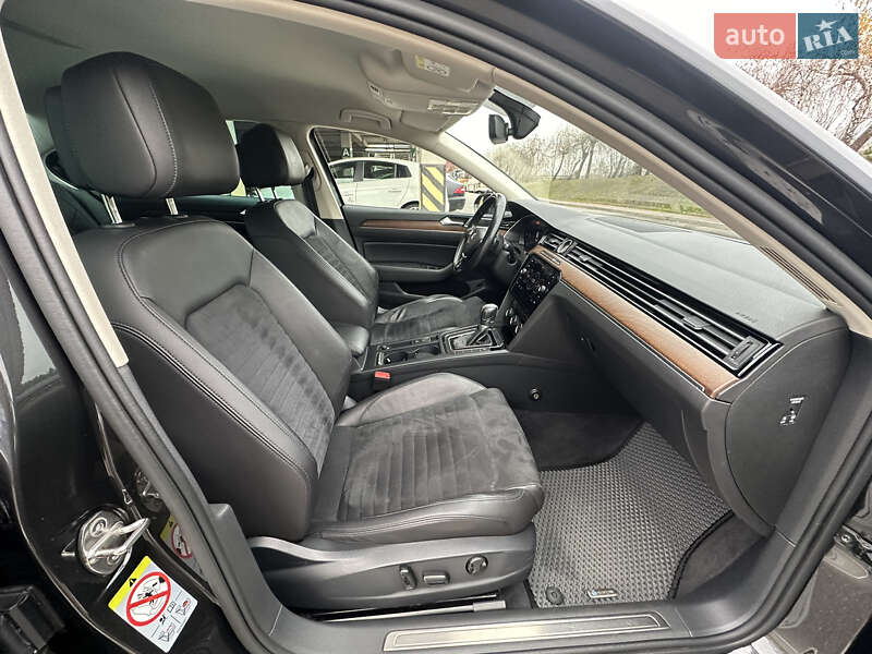 Седан Volkswagen Passat 2018 в Киеве