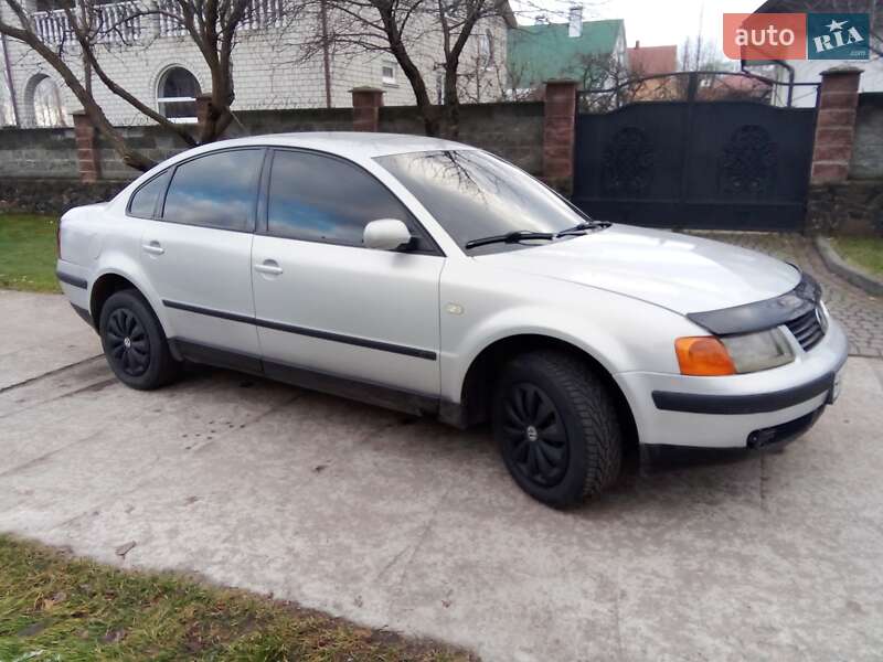 Седан Volkswagen Passat 1998 в Вараше