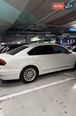 Седан Volkswagen Passat 2016 в Києві