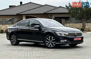 Седан Volkswagen Passat 2021 в Ровно