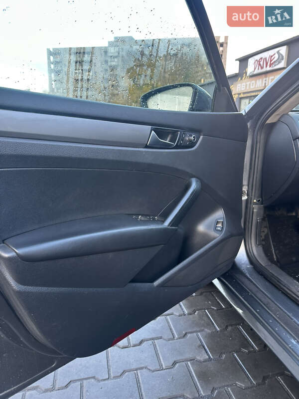 Седан Volkswagen Passat 2012 в Днепре