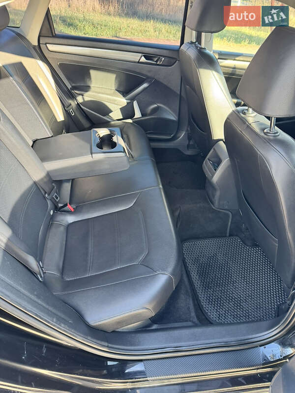 Седан Volkswagen Passat 2013 в Киеве