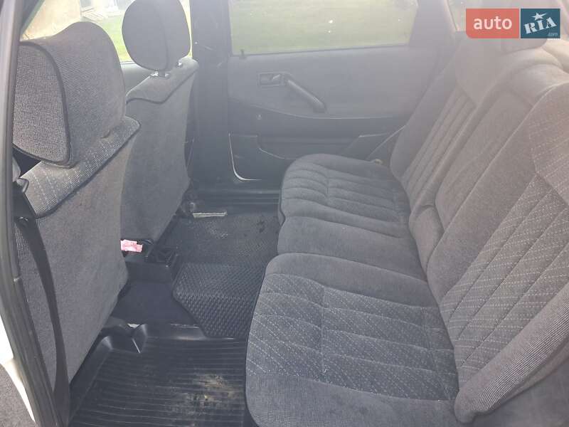 Седан Volkswagen Passat 1989 в Дрогобыче