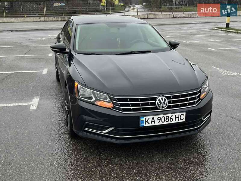 Седан Volkswagen Passat 2017 в Киеве