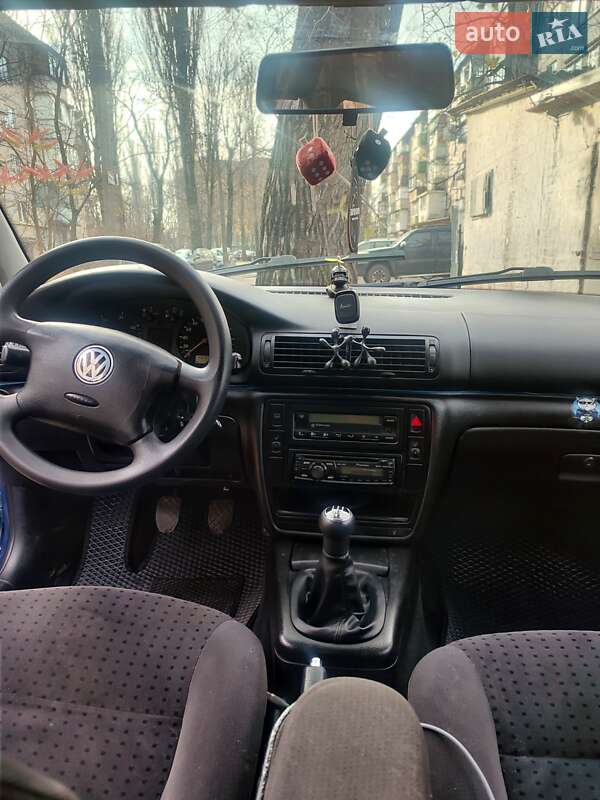 Седан Volkswagen Passat 1998 в Киеве