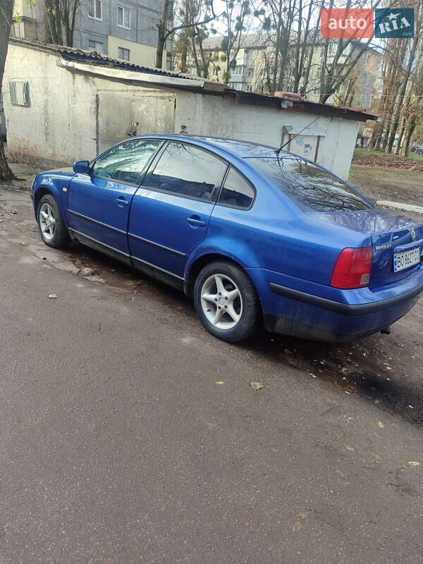 Седан Volkswagen Passat 1998 в Киеве