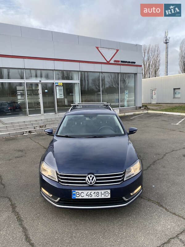Универсал Volkswagen Passat 2012 в Киеве