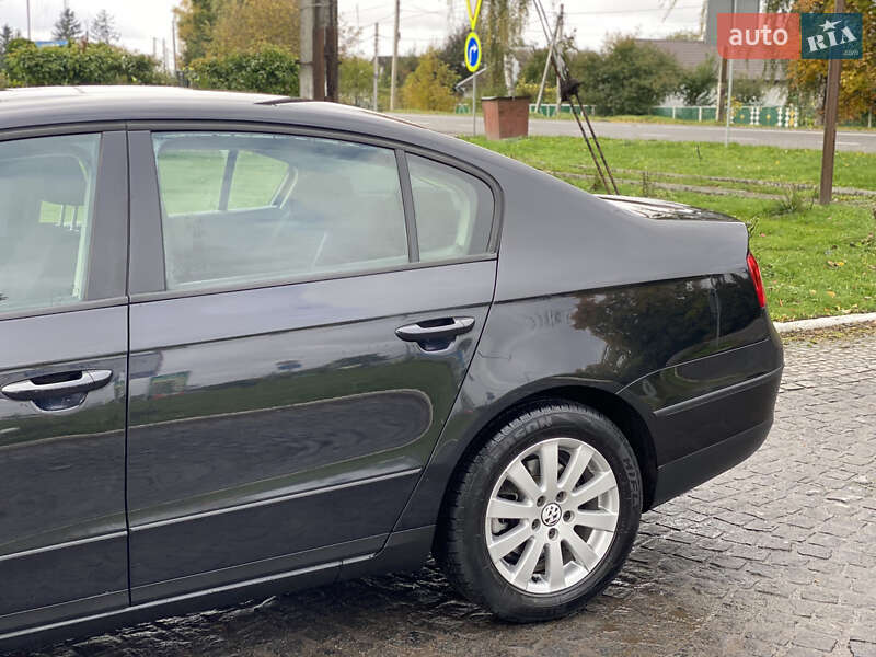 Седан Volkswagen Passat 2009 в Староконстантинове