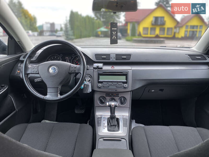 Седан Volkswagen Passat 2009 в Староконстантинове
