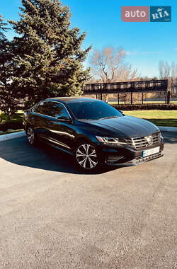 Седан Volkswagen Passat 2020 в Кривом Роге