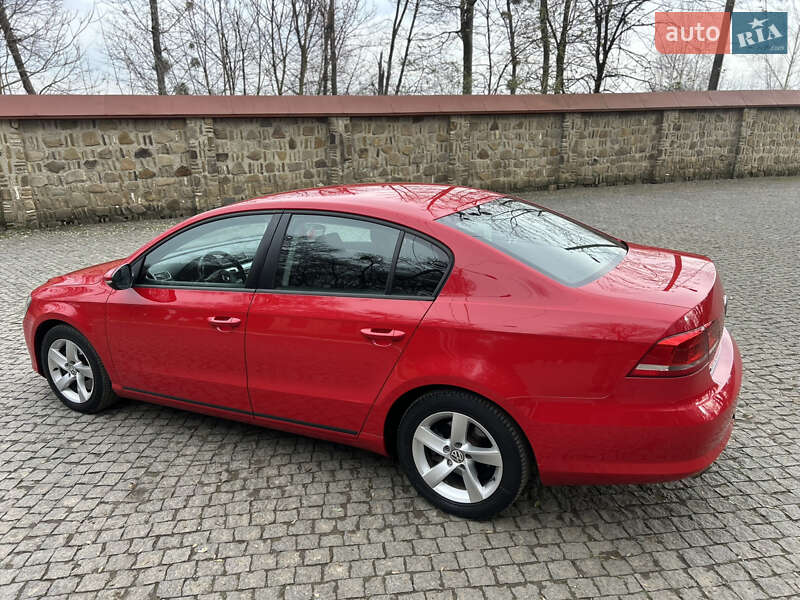Седан Volkswagen Passat 2013 в Черновцах