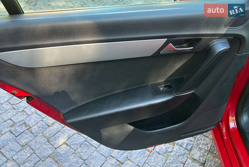 Седан Volkswagen Passat 2013 в Черновцах