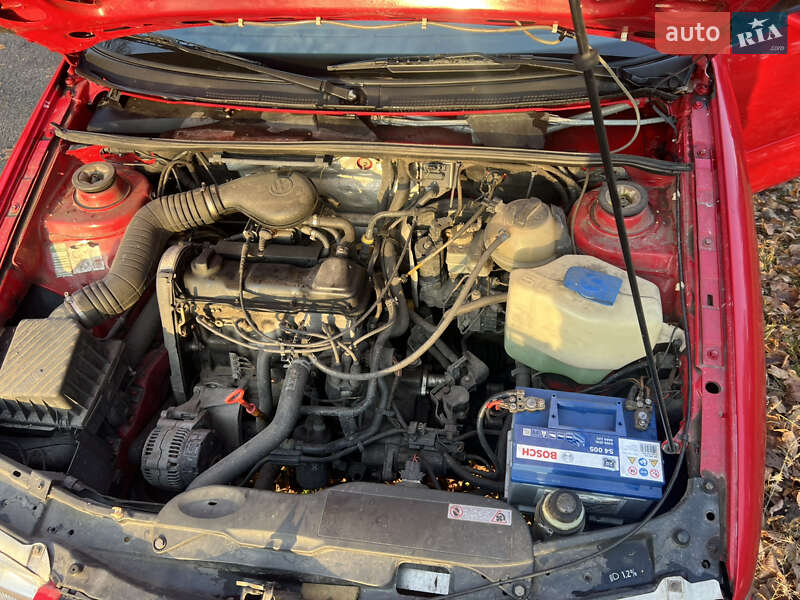 Седан Volkswagen Passat 1994 в Горішніх Плавнях