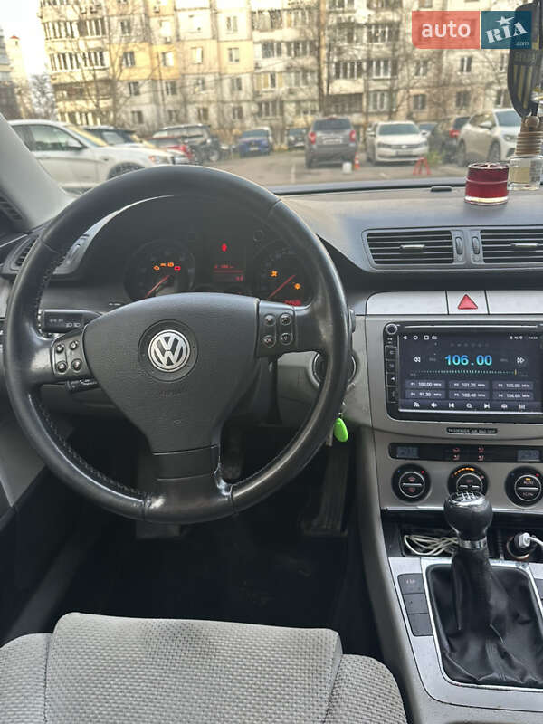 Седан Volkswagen Passat 2005 в Киеве