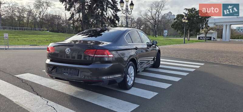 Седан Volkswagen Passat 2016 в Одессе