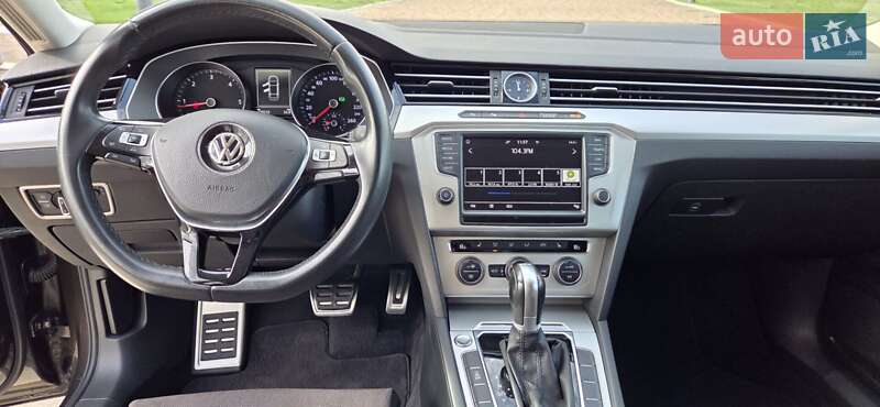 Седан Volkswagen Passat 2016 в Одессе