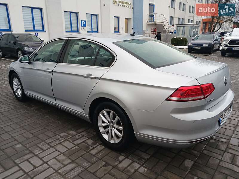 Седан Volkswagen Passat 2017 в Львове