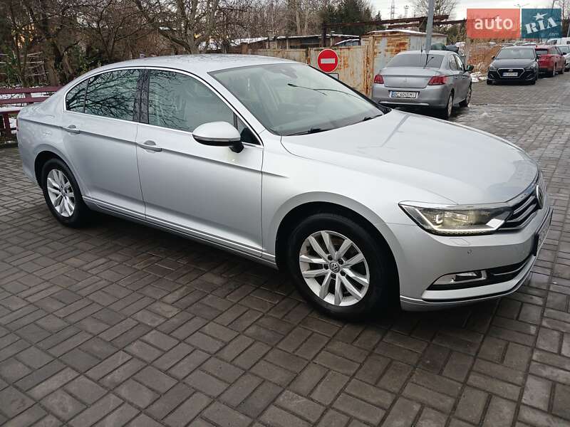 Седан Volkswagen Passat 2017 в Львове