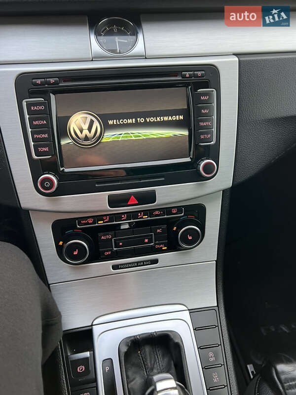 Универсал Volkswagen Passat 2011 в Киеве