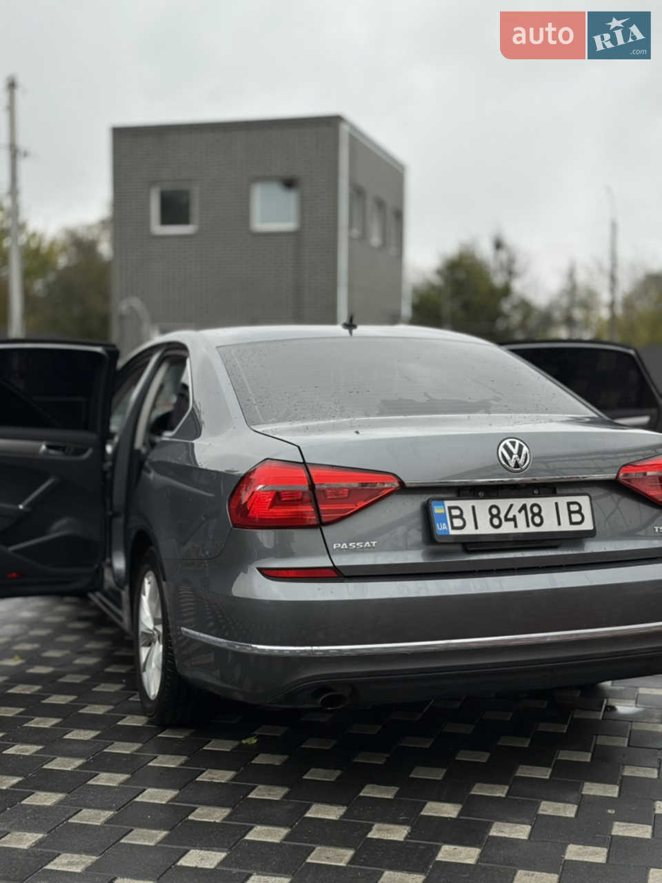 Продаю свій Volkswagen Passat 2016 року (американська версія NMS) у відмінному технічному . Автомобіль доглянутий, вкладень не потребує – сів та поїхав