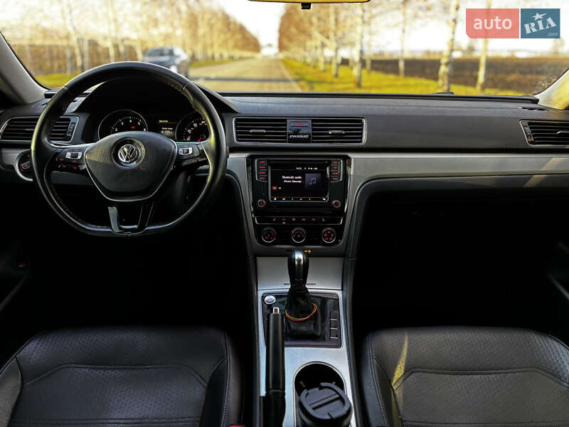 Седан Volkswagen Passat 2018 в Днепре