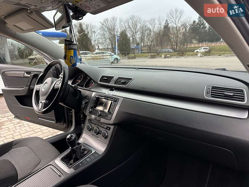 Универсал Volkswagen Passat 2014 в Хмельницком