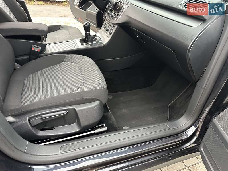 Универсал Volkswagen Passat 2014 в Хмельницком