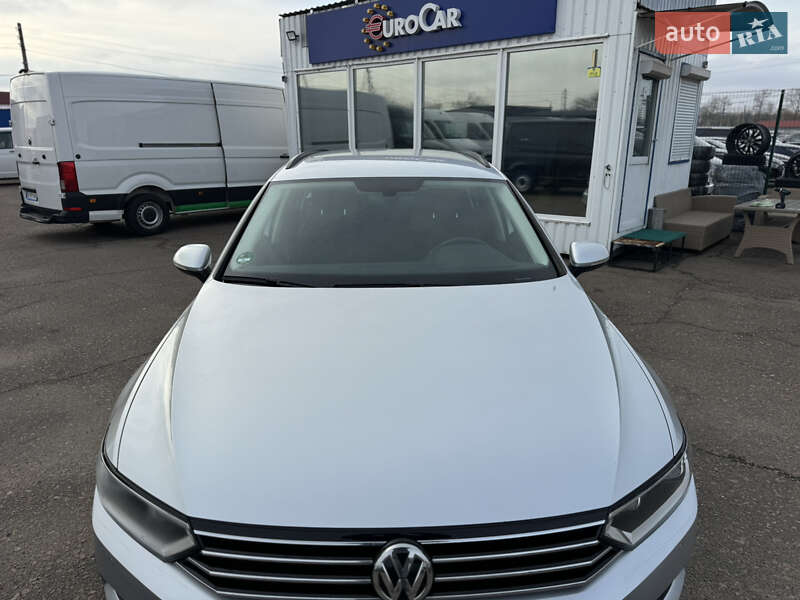 Универсал Volkswagen Passat 2018 в Киеве