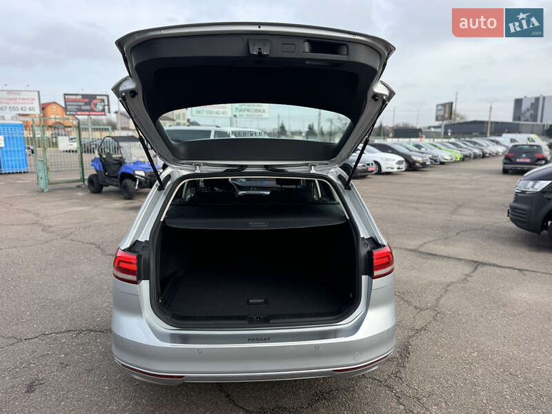 Универсал Volkswagen Passat 2018 в Киеве