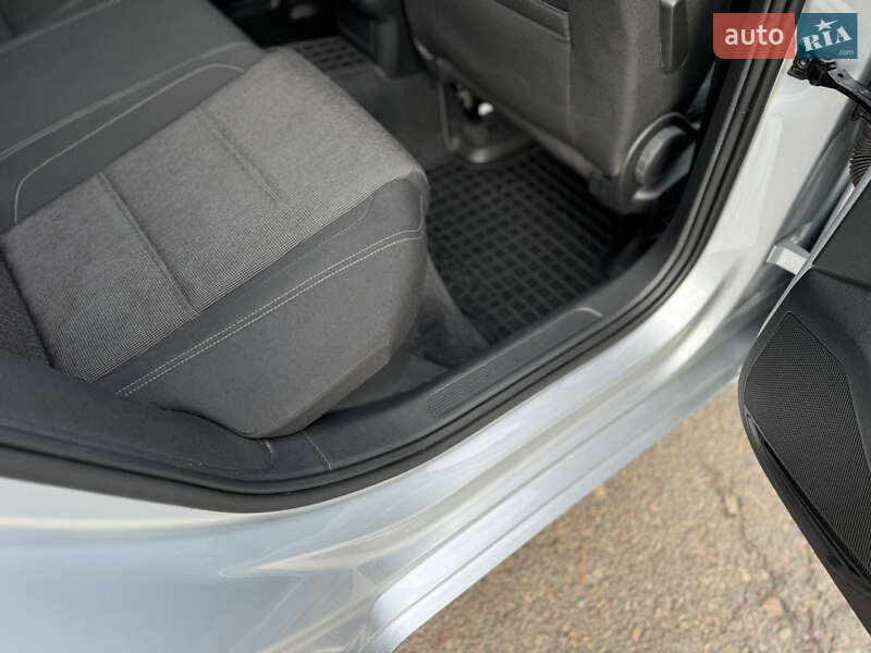 Универсал Volkswagen Passat 2018 в Киеве