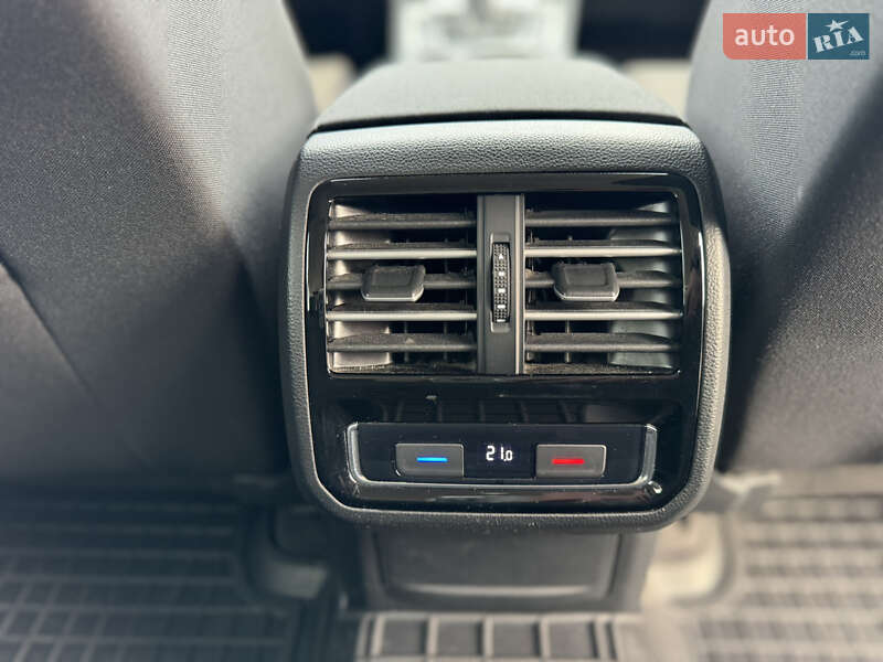 Универсал Volkswagen Passat 2018 в Киеве