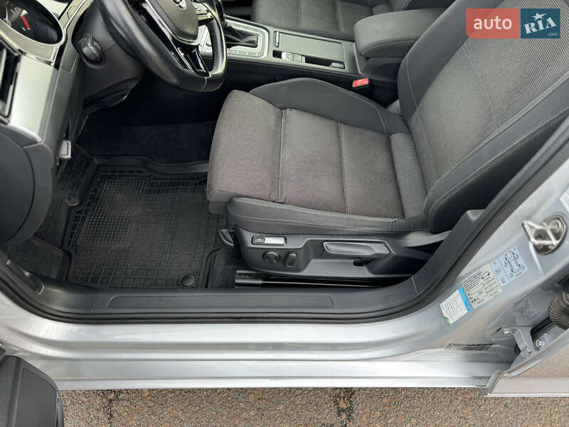 Универсал Volkswagen Passat 2018 в Киеве