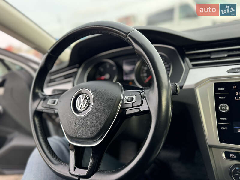 Универсал Volkswagen Passat 2018 в Киеве
