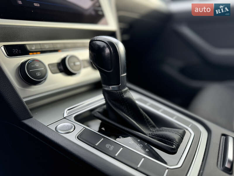 Универсал Volkswagen Passat 2018 в Киеве