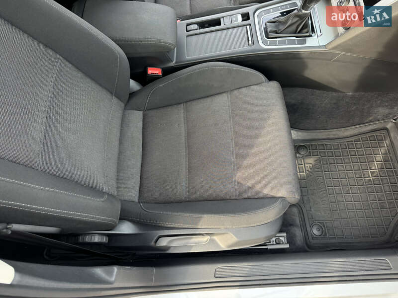 Универсал Volkswagen Passat 2018 в Киеве