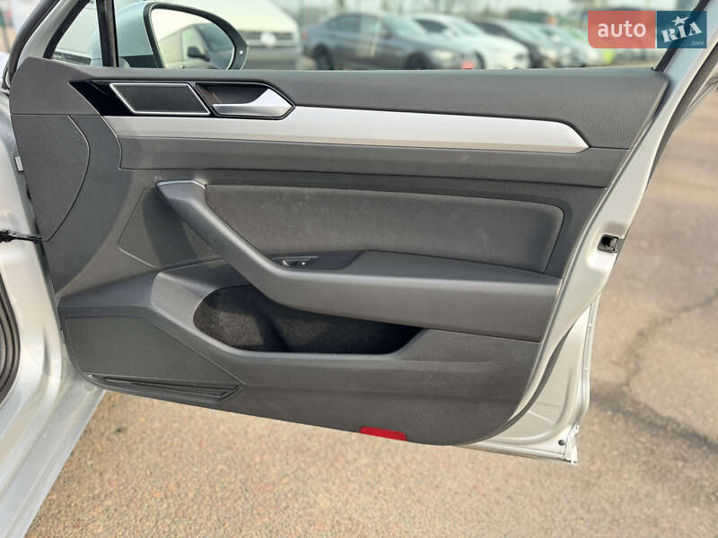 Универсал Volkswagen Passat 2018 в Киеве