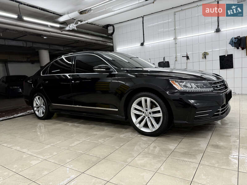 Седан Volkswagen Passat 2016 в Киеве