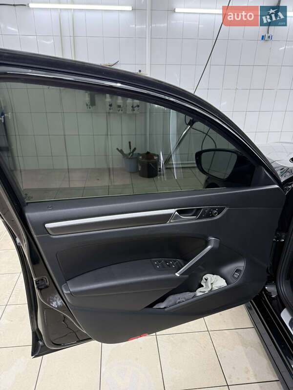 Седан Volkswagen Passat 2016 в Киеве