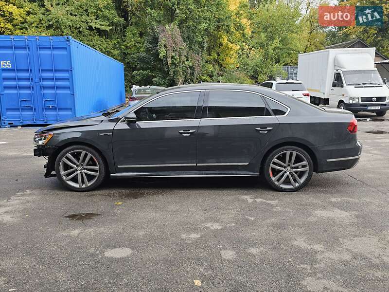 Седан Volkswagen Passat 2016 в Киеве