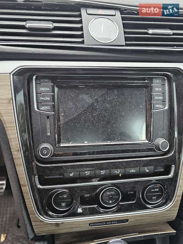 Седан Volkswagen Passat 2016 в Киеве