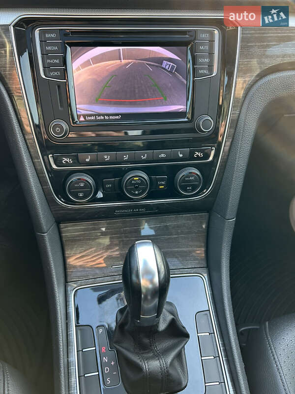 Седан Volkswagen Passat 2015 в Николаеве