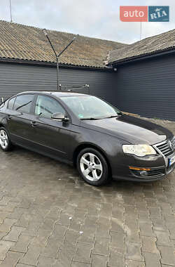 Седан Volkswagen Passat 2008 в Звягелі